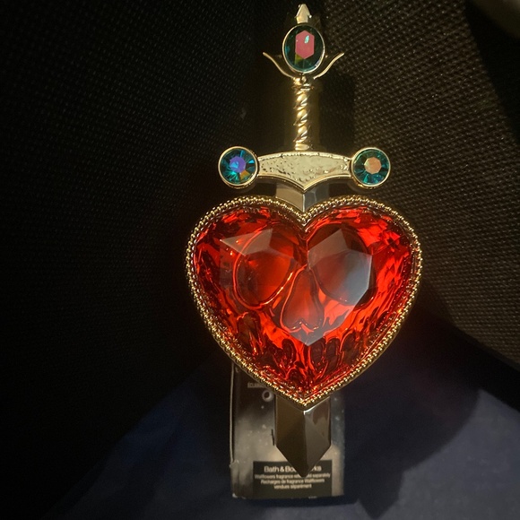 Snow White/Evil Queen Wallflower-NWT! - Picture 1 of 4